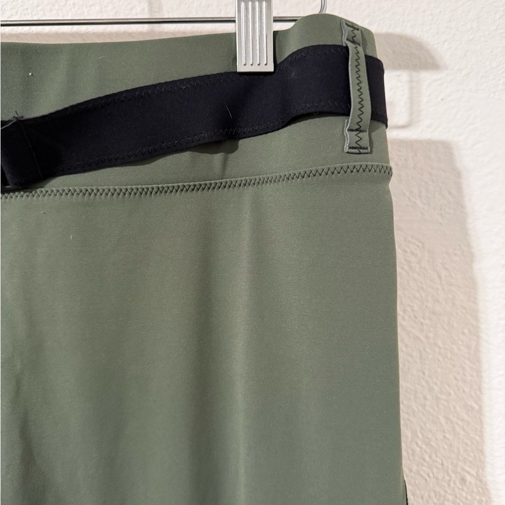 Bandier SOLID & STRIPED Olive Leggings with Black Details - Picture 3 of 6